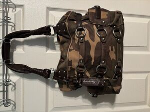 B Makowsky all leather camo purse like new